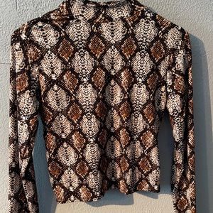 Cropped Turtle Neck Shirt